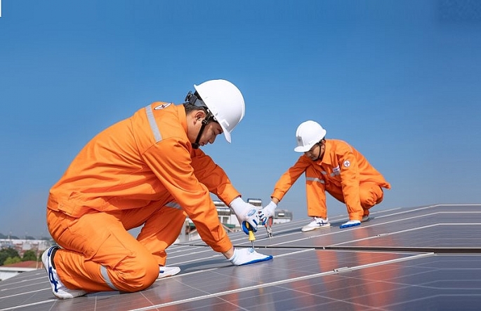 Vietnam encourages people to sell excess rooftop solar power