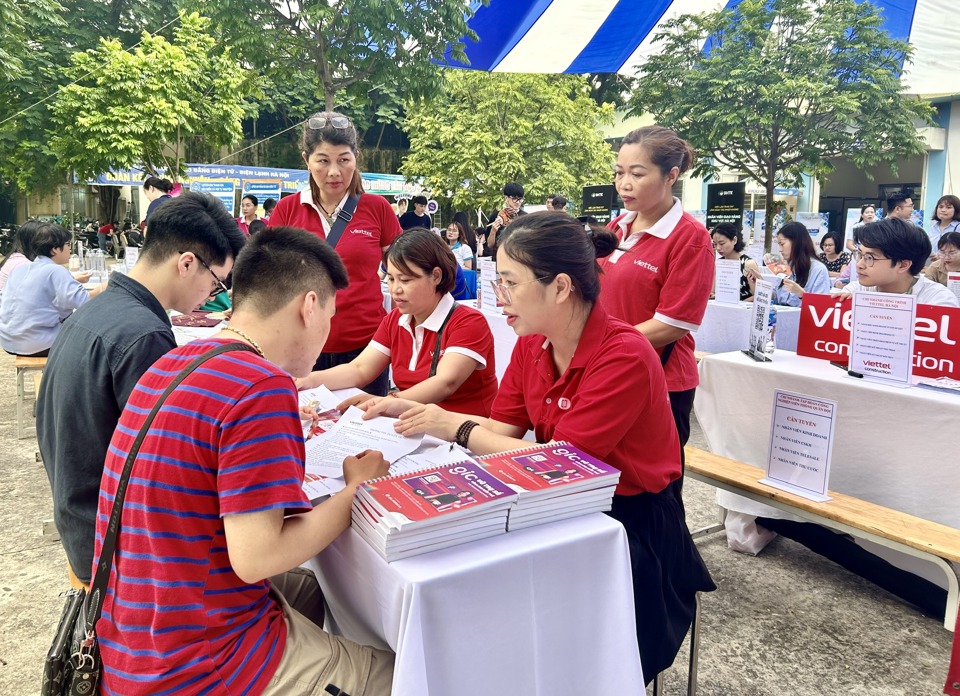 Hanoi's trade and service sector hiring demand soars