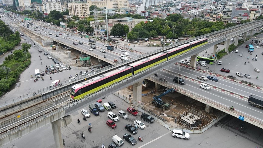 Hanoi to make changes to metro line development plan  