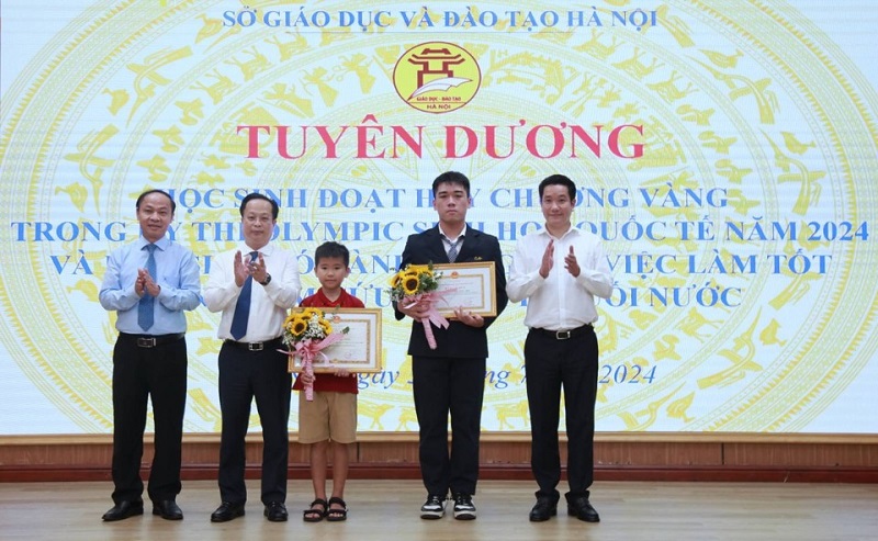 Hanoi students praised for academic achievement, act of courage