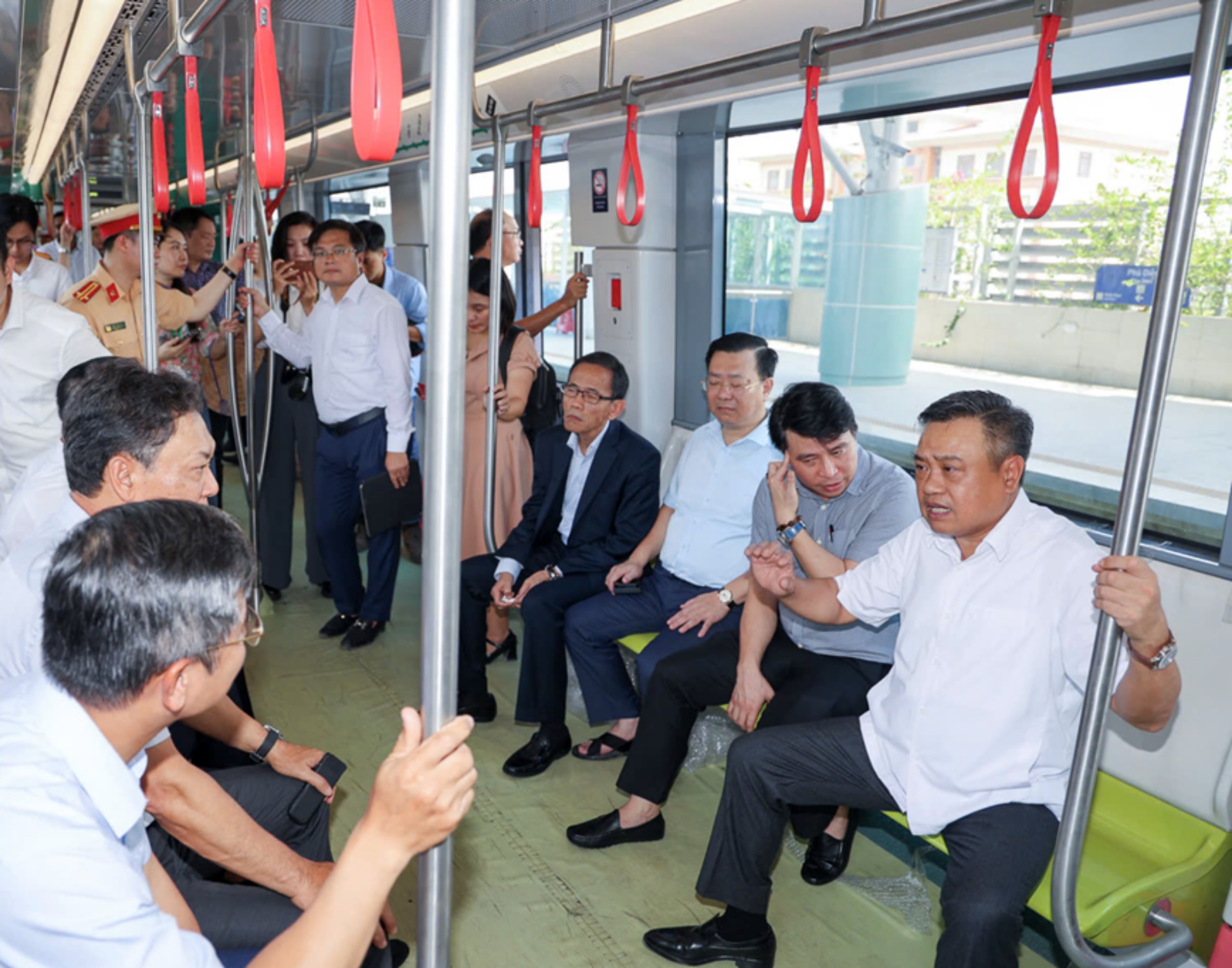 Connecting Hanoi's second metro line with 36 bus routes