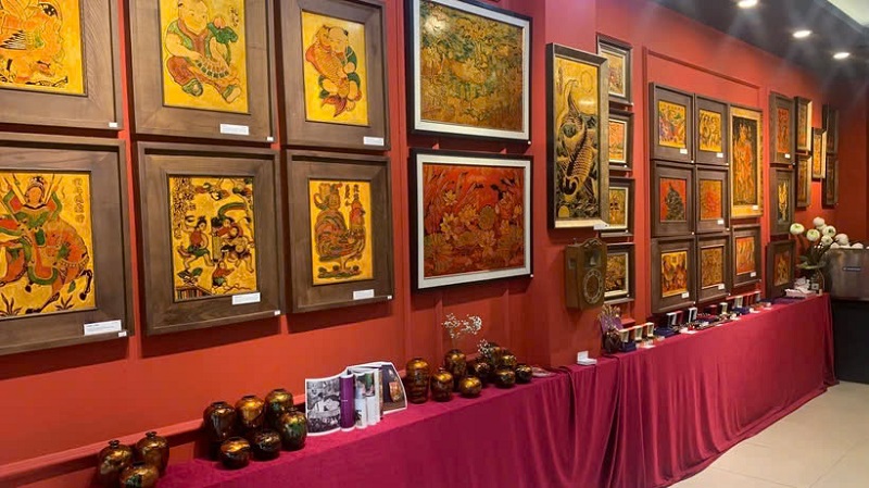 Lacquer painting exhibition now underway in Hanoi