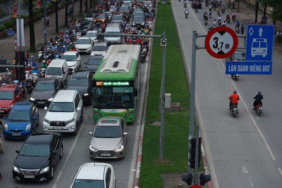 Hanoi to earmark US$10 million to tackle traffic congestion  