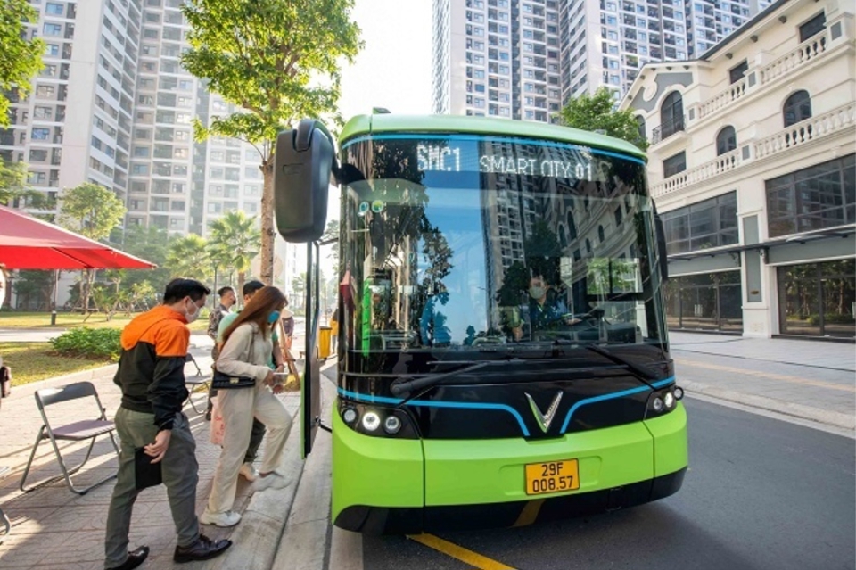 Hanoi targets up to 90% electric and green energy buses by 2030