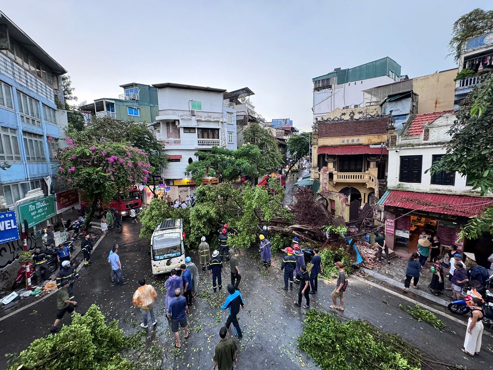 Hanoi: Key agencies urged to be fully operational during typhoon