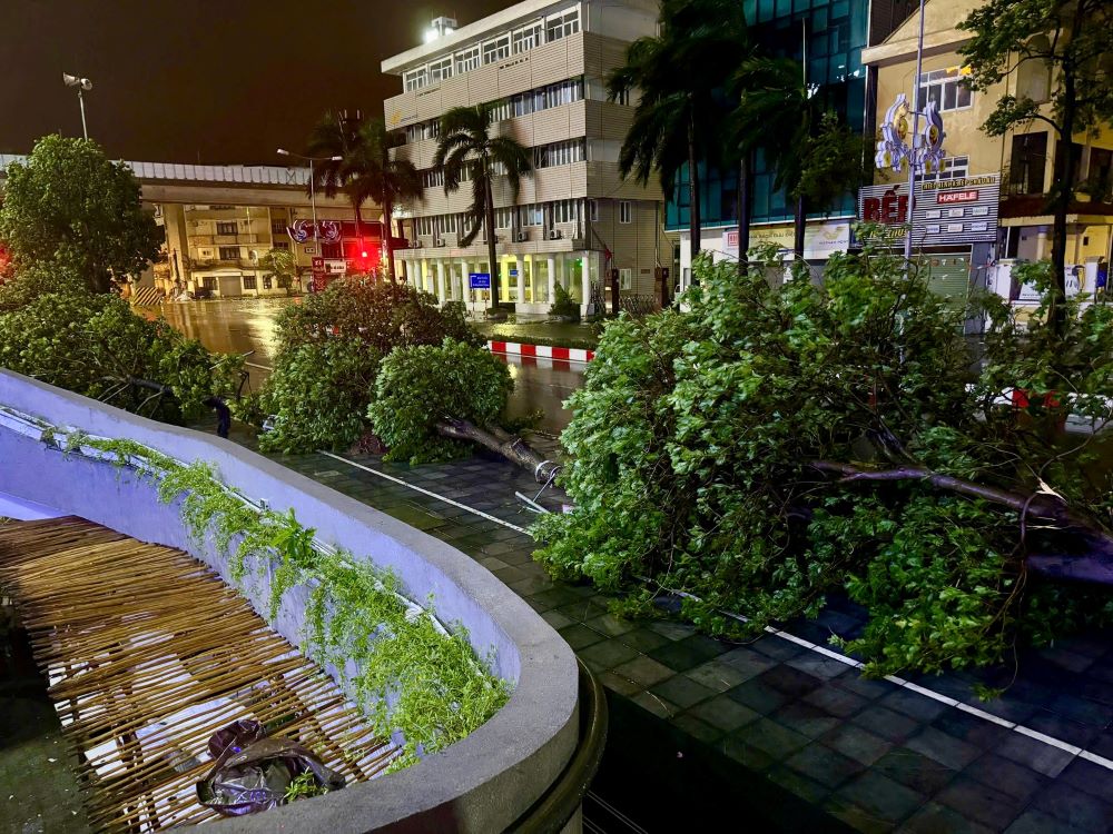 Hanoi streets left in disarray after super typhoon swept away