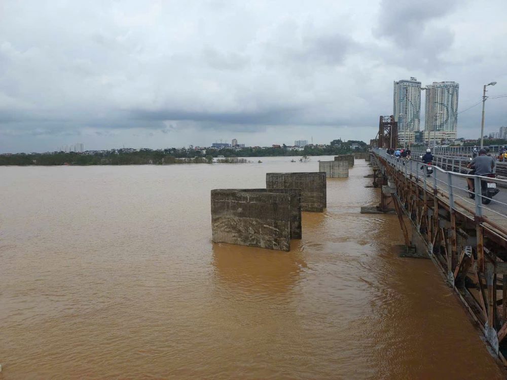 Hanoi urges actions to respond to major flooding