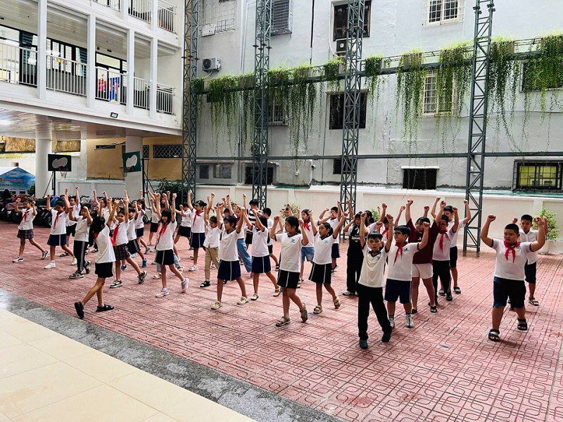 Hanoi schooling guaranteed despite heavy rains, floods