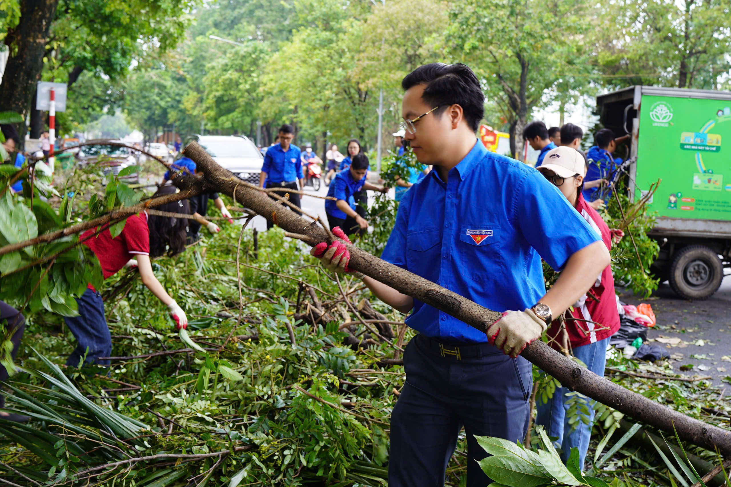 Blue shirts, green streets: Youth unite to restore Hanoi's greenery