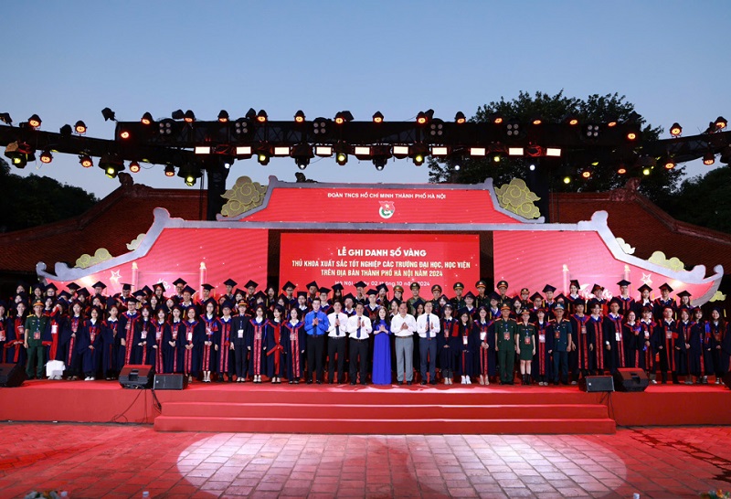 Hanoi honors top 100 graduates of 2024