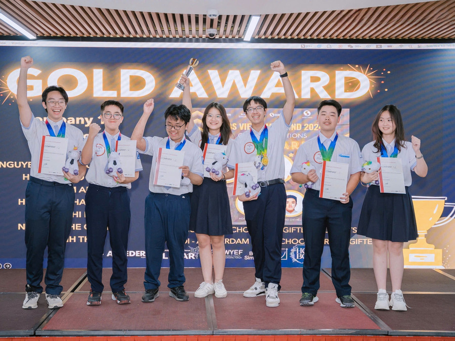 Hanoi 10th graders win Asia's largest business simulation competition