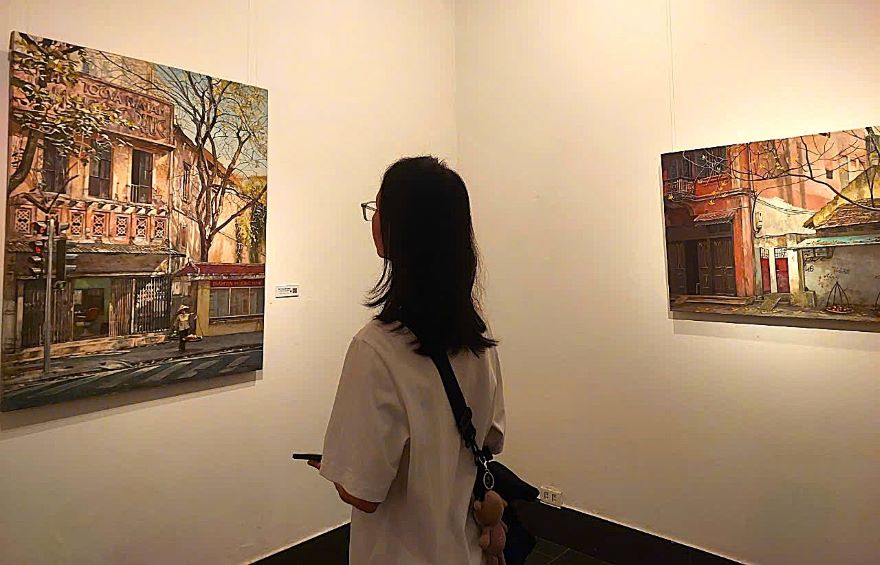 Artist captures old and new of Hanoi