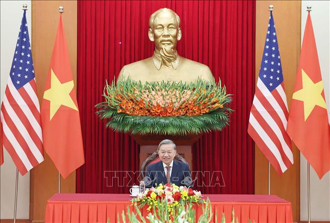 Vietnam Party Chief holds talks with US President-elect Donald Trump