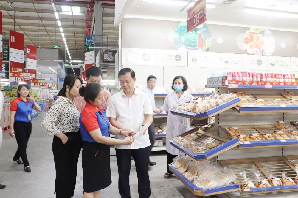 Stricter punishments needed to manage food safety in Hanoi