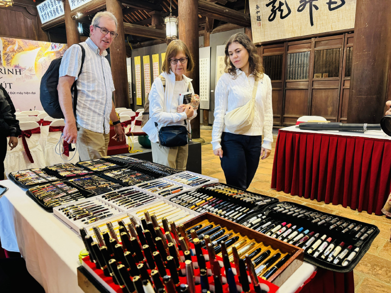 Fountain pen exhibition opens at Temple of Literature