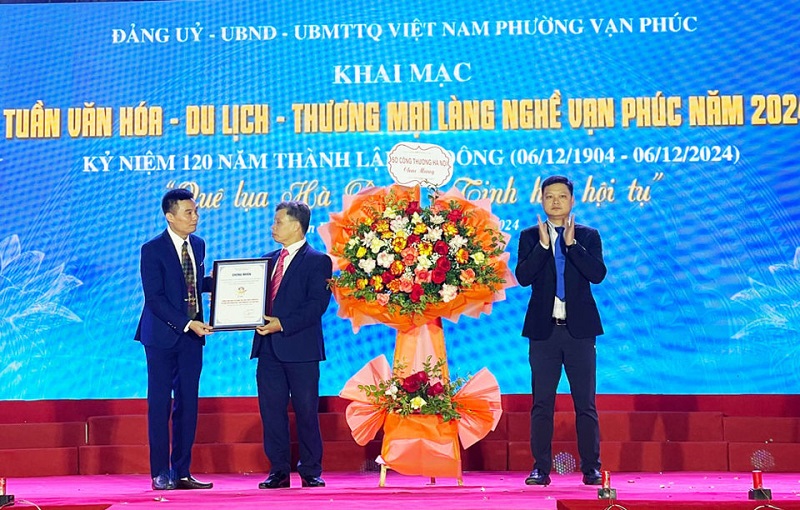 Van Phuc Craft Village’s culture, tourism, and trade week 2024 opens