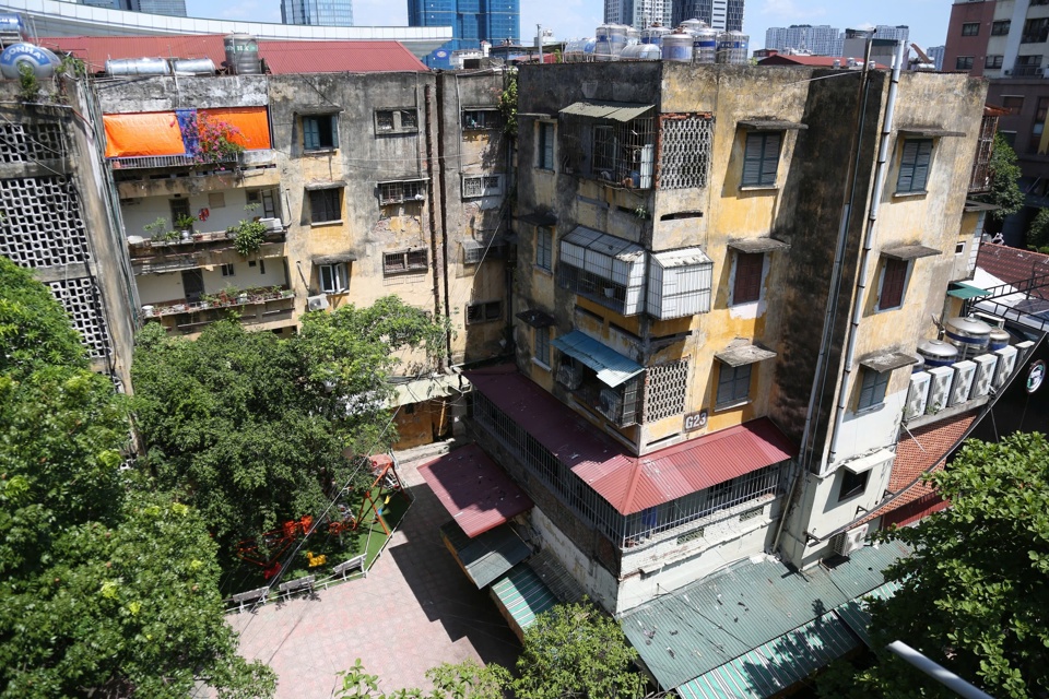 Hanoi urged to prioritize its old apartment renovation