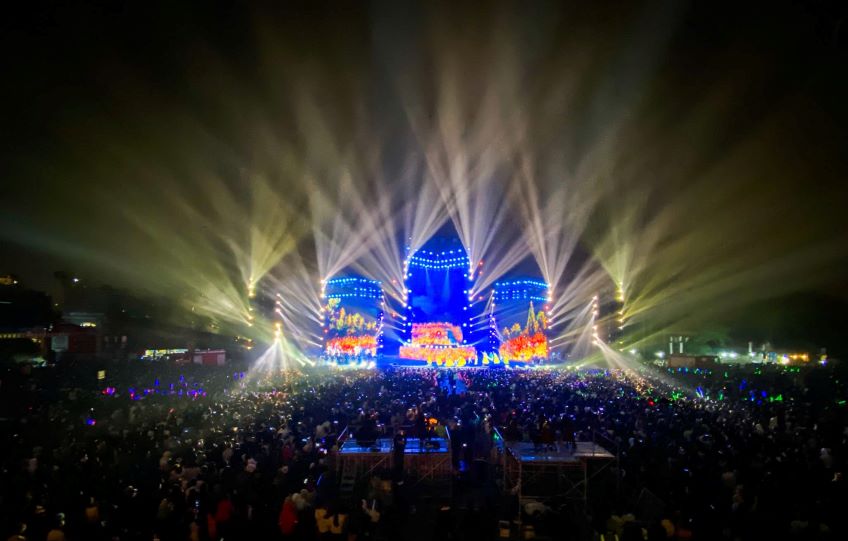 Thousands of people rejoice Hanoi International Light Festival 2025