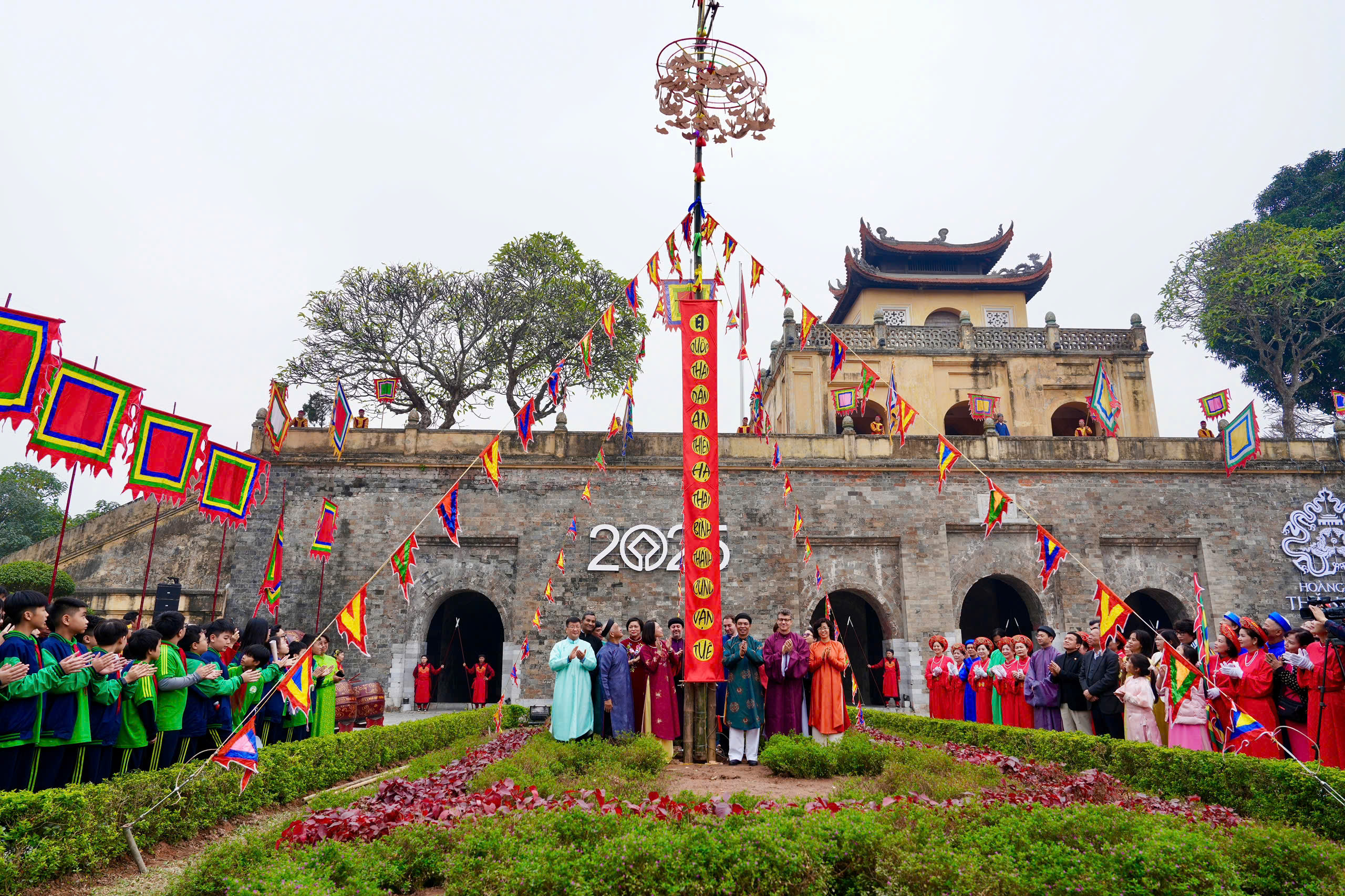 Thang Long Imperial Citadel reenacts ancient royal rituals