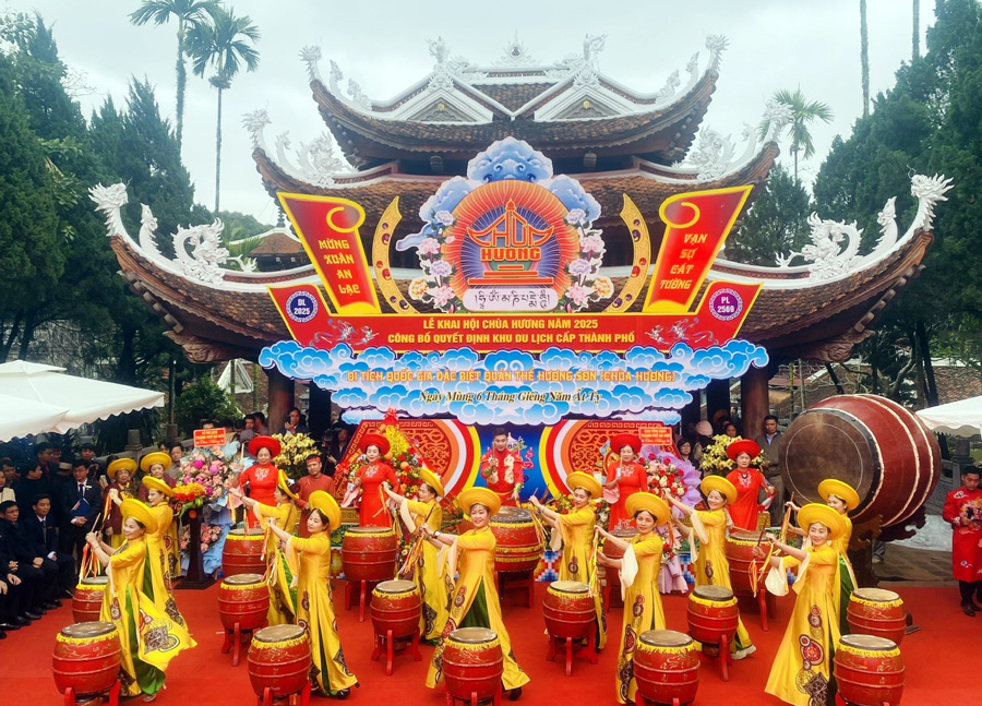 Huong Pagoda Festival opens