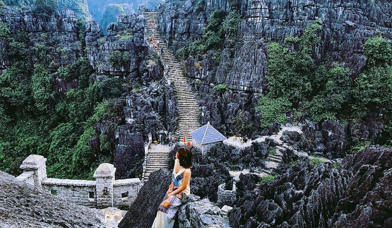 Travel to Ninh Binh: the outstanding tourism attraction of Mua Cave