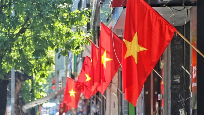 Hanoi to hoist national flag to celebrate 15 years of administrative ...