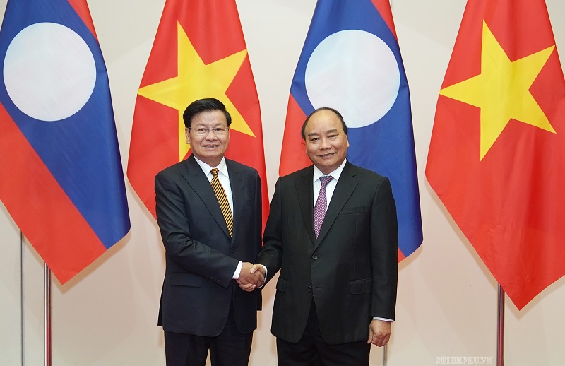 Lao PM visits Vietnam, aiming to triple trade value in 2020