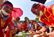 Traditional cake making contest commemorates Hung Kings