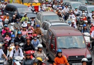 Hanoi to ban motorbikes in 12 metropolitan districts by 2030