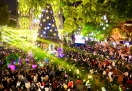 Bustling atmosphere in Hanoi for Christmas Eve