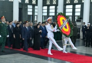 Hanoi officials pay tribute to General Secretary  