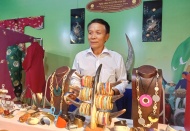 Hanoi men keep flame of traditional craftsmanship alive