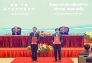 Vietnam, China inks 10 agreements to foster relations