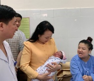 Vietnam health minister dismissed on age regulation