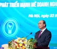 Vietnam PM vows to support enterprises by ending bureaucracy