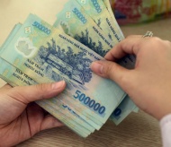 Vietnam to raise salaries for civil servants from July 1