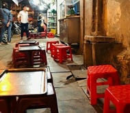 Hanoi roadside beer shops desolate due to stricter penalties on drunk driving