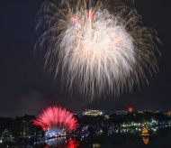 Satisfying Tet fireworks show in Hanoi