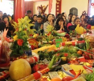 Buddhist pilgrims flock to Tay Ho Pagoda on Tet