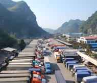 Trade at Vietnam-China border gates intensifies