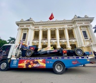 Hanoi streets aroused by F1 model car parade