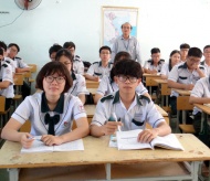 Vietnam education ministry trims curricula as schools stay shut