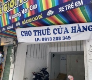 Covid-19 beats shops in Hanoi's commercial streets