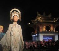 Beauty of 1,000 Ao dai in Vietnamese Cultural Heritage program