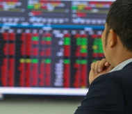 Vietnam shares plunge 5.3% on Covid-19 resurgence; market cap falls US$10 billion