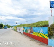 Hanoi's longest wall-painting road 