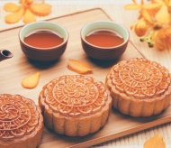 Mooncake dealers in Vietnam offer discounts on Covid-caused bleak sales