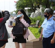 Vietnam imposes hefty fines on violators of face mask rules