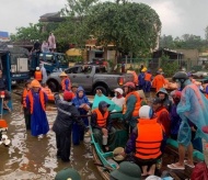 Aid rushes to flood victims in central Vietnam