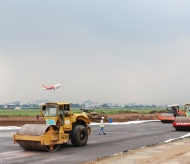 Runway upgrade at Vietnam's 2 busiest airports must be finished before year-end